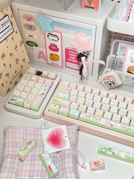 Cream Strawberry Keycaps – Highly Customized Set | Powcaps