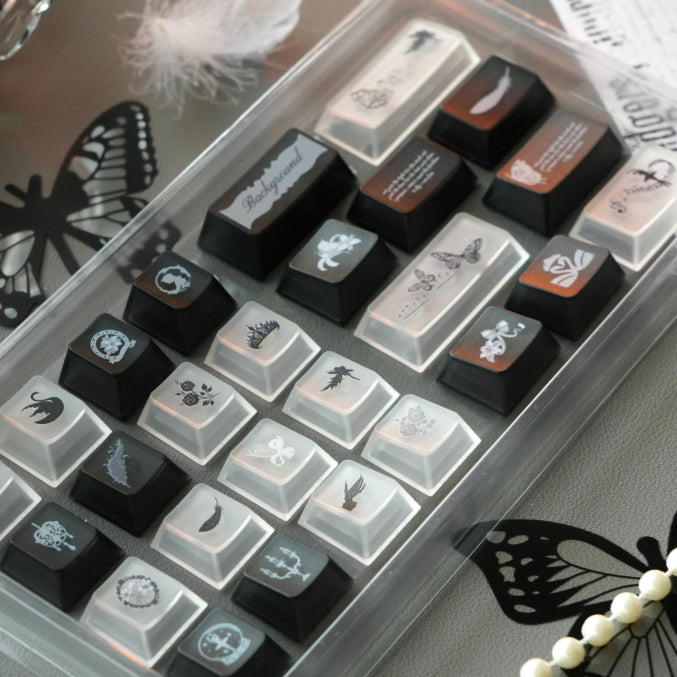 Black White & Gray Gothic Keycaps met Magnetische Case