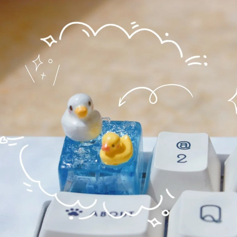 Swimming Duck Together – Handgemaakte 1u Keycap (Epoxy Clay)