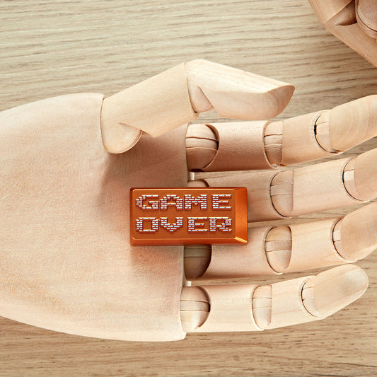 Gepersonaliseerde Metalen Keycap – GAME OVER / YOU DIED